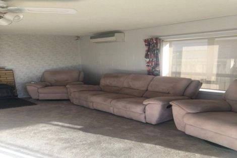 Photo of property in 1420 Whangaparaoa Road, Army Bay, Whangaparaoa, 0930