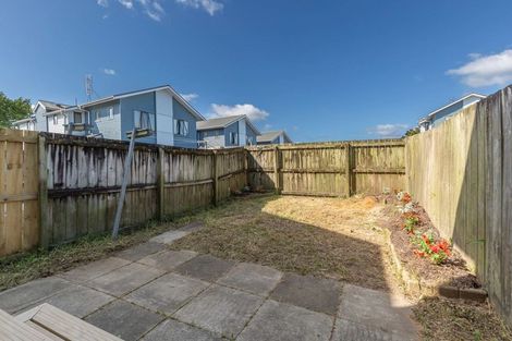 Photo of property in 7/6 John Jennings Drive, Oteha, Auckland, 0632