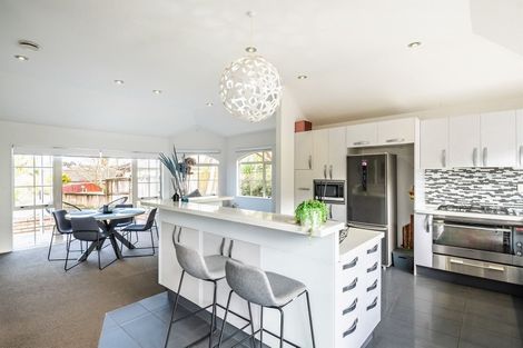 Photo of property in 17 Calypso Way, Unsworth Heights, Auckland, 0632