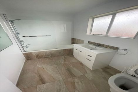 Photo of property in 2/109 Pigeon Mountain Road, Half Moon Bay, Auckland, 2012