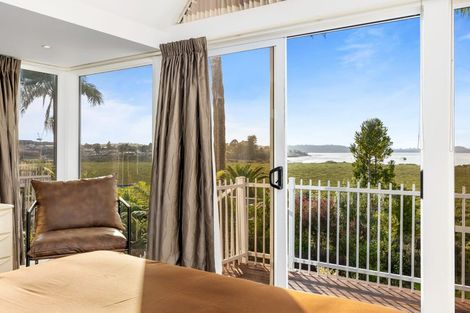 Photo of property in 25 Oakpark Place, West Harbour, Auckland, 0618