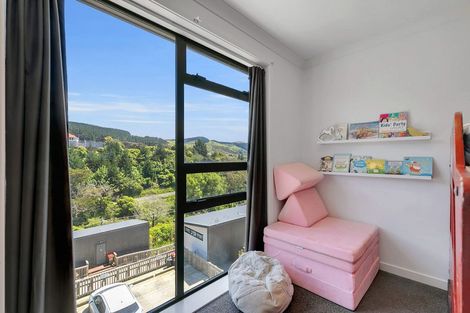 Photo of property in 7 Ara Patukawenga, Tawa, Wellington, 5028