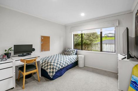 Photo of property in 11 Montrose Place, Highlands Park, New Plymouth, 4312