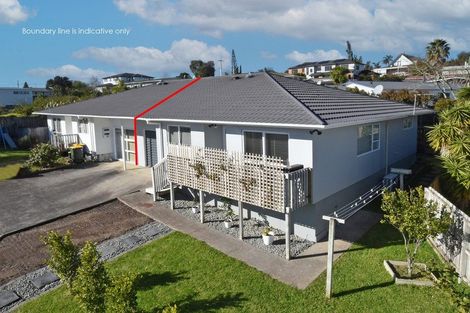 Photo of property in 1/41 Sungrove Rise, Sunnyvale, Auckland, 0612