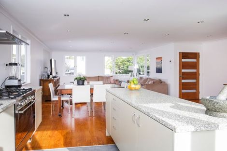 Photo of property in 16 Jamaica Place, Blockhouse Bay, Auckland, 0600