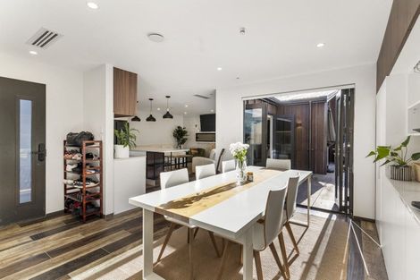 Photo of property in 25b Deverell Place, Northcross, Auckland, 0632