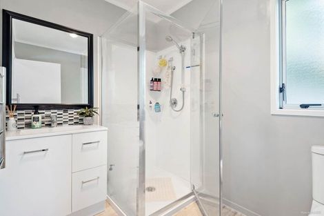 Photo of property in 11 Glenbury Place, Massey, Auckland, 0614