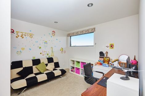 Photo of property in 72c Hobsonville Road, West Harbour, Auckland, 0618