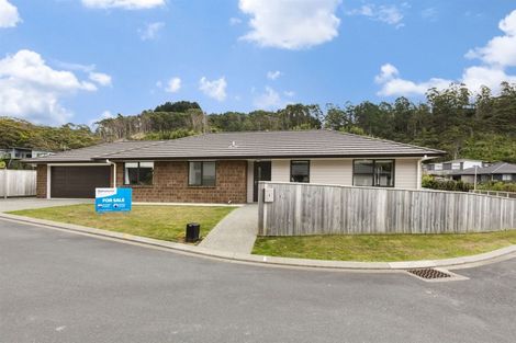 Photo of property in 8 Hull Place, Whitby, Porirua, 5024