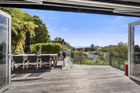 Photo of property in 86 Brougham Street, New Plymouth, 4310