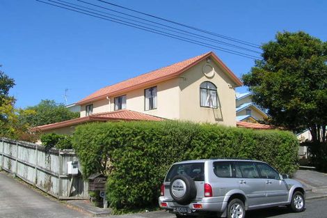 Photo of property in 1/4 Valley Road, Northcote, Auckland, 0626
