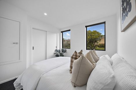 Photo of property in 13/15 Chivalry Road, Glenfield, Auckland, 0629