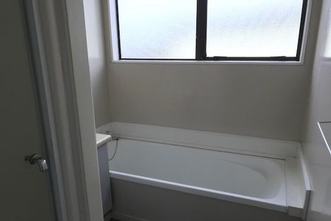 Photo of property in 2/10 Ebenezer Way, Clendon Park, Auckland, 2103