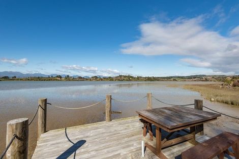 Photo of property in Atholwood Luxury Accommodation, 118 Bronte Road East, Bronte, Upper Moutere, 7173