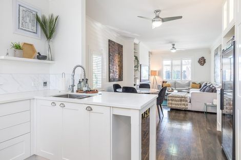 Photo of property in 1/27 Onewa Road, Northcote, Auckland, 0627