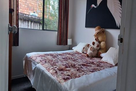 Photo of property in 64 Woodbank Drive, Glen Eden, Auckland, 0602