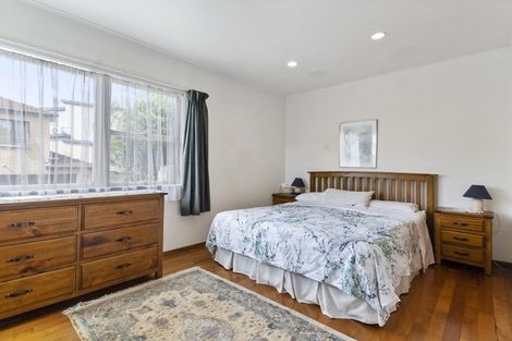 Photo of property in 77 Buscomb Avenue, Henderson, Auckland, 0610