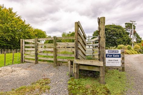 Photo of property in 944 Ruatangata Road, Whangaehu, Whanganui, 4581