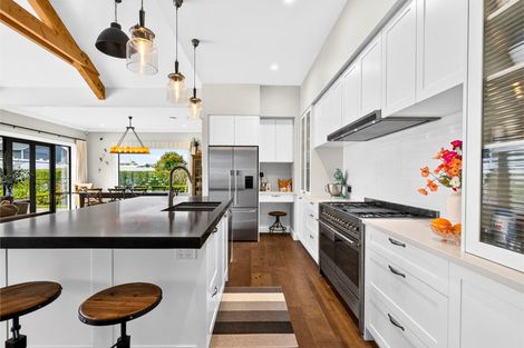 Photo of property in 80 Station Road, Kumeu, 0891