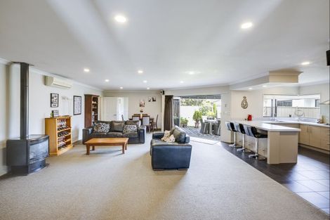 Photo of property in 15 Pania Place, Poraiti, Napier, 4112