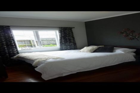 Photo of property in 27 Oxford Street, Fairfield, Hamilton, 3214