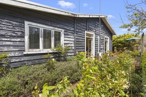Photo of property in 2 Hoyle Place, New Plymouth, 4310