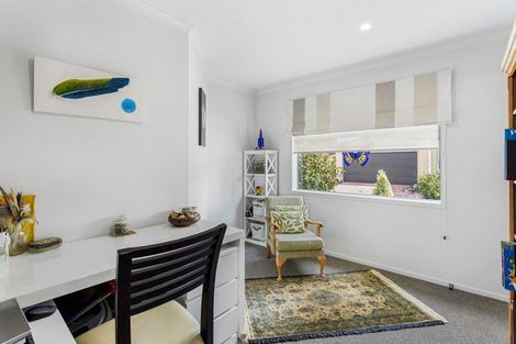 Photo of property in 10 Waitaha Close, Orewa, 0931