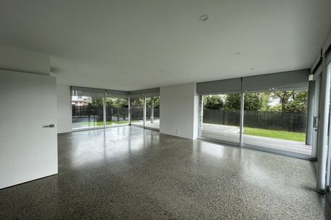 Photo of property in 451 East Coast Road, Murrays Bay, Auckland, 0630