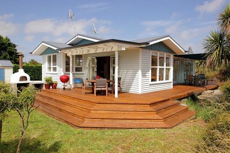 Photo of property in 44 Sarah Street, Waikawa Beach, Levin, 5573