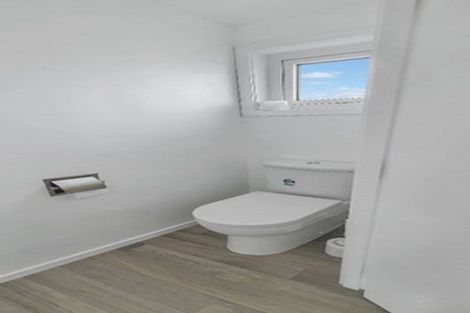 Photo of property in 4/176 Henderson Valley Road, Henderson, Auckland, 0612