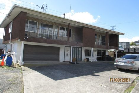 Photo of property in 236 Triangle Road, Massey, Auckland, 0614