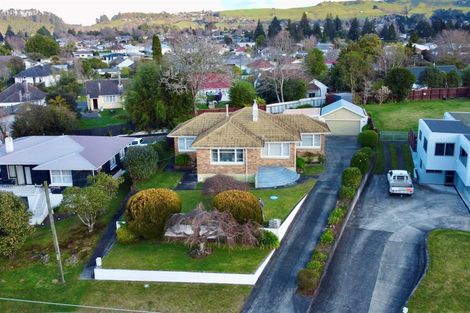 Photo of property in 1/6 Hillcrest Avenue, Hillcrest, Auckland, 0627