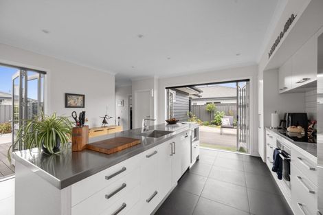 Photo of property in 8 Rakaia Way, Poraiti, Napier, 4112