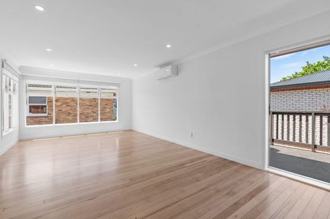 Photo of property in 514a Blockhouse Bay Road, Blockhouse Bay, Auckland, 0600