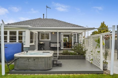 Photo of property in 6 Vectis Road, Hillcrest, Hamilton, 3216