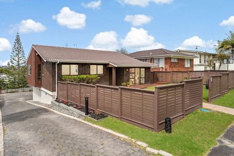 Photo of property in 23 Ravenwood Drive, Forrest Hill, Auckland, 0620