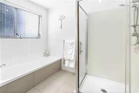 Photo of property in 11 Cottam Grove, Northcross, Auckland, 0632