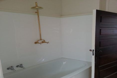 Photo of property in 90 Kelburn Parade, Kelburn, Wellington, 6012