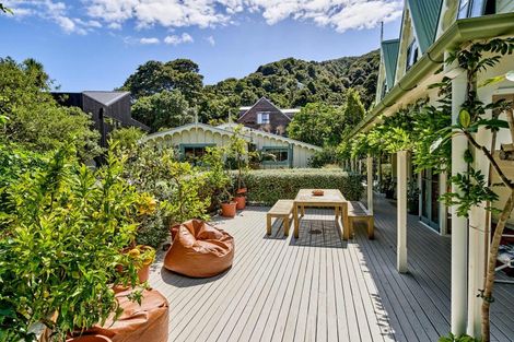 Photo of property in 15 Whiorau Grove, Lowry Bay, Lower Hutt, 5013