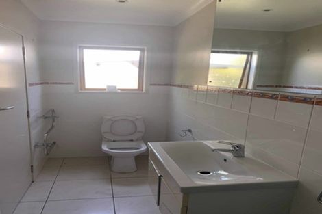 Photo of property in 33 Surf Road, Stanmore Bay, Whangaparaoa, 0932