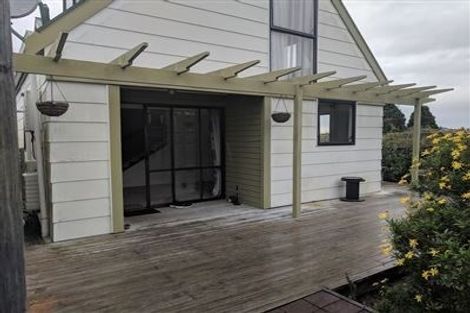 Photo of property in 2/30 Glen Vista Place, Bayview, Auckland, 0629