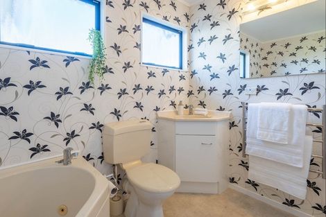 Photo of property in 11 Kea Street, Waikanae, 5036