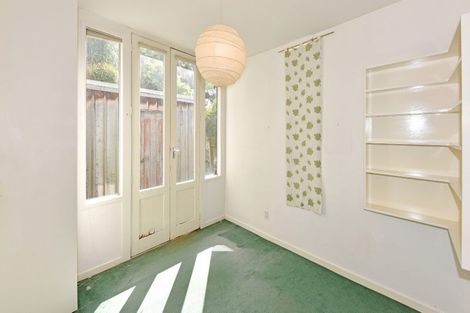 Photo of property in 16 Ripon Street, Lyttelton, 8082