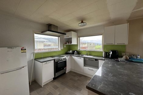 Photo of property in 6 Matthews Road, Wainuiomata, Lower Hutt, 5014