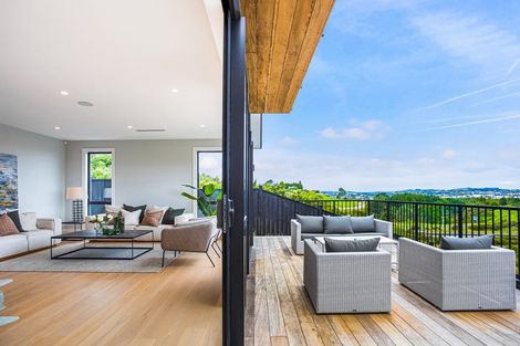 Photo of property in 40 Paparahi Place, Wainui, 0992