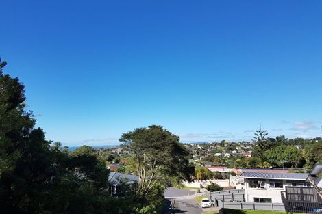 Photo of property in 2/31 King Richard Place, Browns Bay, Auckland, 0630