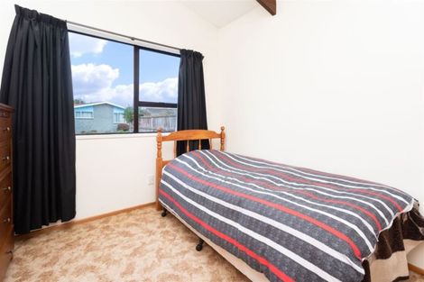 Photo of property in 2/92c Englefield Road, Northwood, Christchurch, 8051