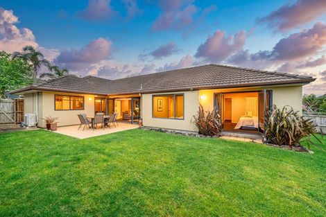 Photo of property in 27 Lansell Drive, East Tamaki Heights, Auckland, 2016