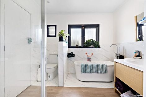 Photo of property in 16 Campbell Place, Papakura, 2110