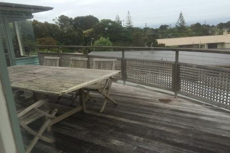 Photo of property in 14 Peter Terrace, Castor Bay, Auckland, 0620
